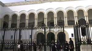 يخوض قضاة تونس إضرابا عن العمل احتجاجا على قرار الرئيس سعيّد عزل 57 قاضيا - جيتي