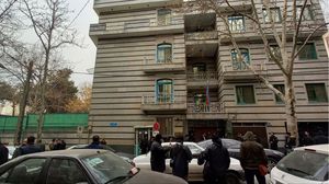 المهاجم اخترق نقطة الحراسة وقتل مسؤول الأمن ببندقية كلاشنيكوف- وكالة تسنيم