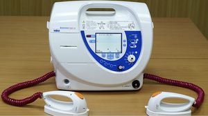 طالب الطبيب بتوفير الصاعق الكهربائي "Defibrillator" في كافة المساجد الكبرى والتجمعات