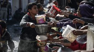 نشر مغردون مقاطع فيديو تجسد المجاعة الحقيقية التي يعيشها أهالي قطاع غزة- الأمم المتحدة