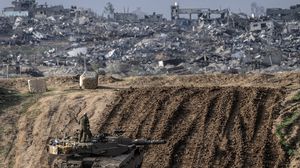 دبابة للاحتلال قبالة مناطق كاملة مدمرة شمال قطاع غزة- الأناضول