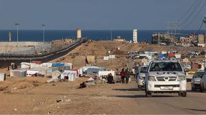 خيم النازحين من سكان غزة وصلت إلى الحدود المصرية- جيتي