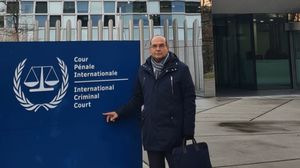 أعرب المحامي التونسي عن استيائه من حظر سفره ما حال دون وجوده في لاهاي- فيسبوك /صفحة شوقي طبيب