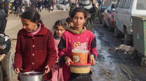 يعاني سكان القطاع من انعدام الغذاء والماء بسبب الحرب الإسرائيلية - جيتي