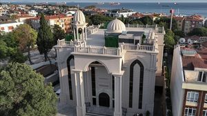 ملثمان استهدفا كنيسة سانتا ماريا الإيطالية في إسطنبول وأوقعا قتلى وإصابات- الأناضول