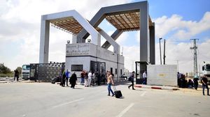 مسافرون فلسطينيون قالوا لـ"عربي21" إنهم اضطروا إلى دفع مبالغ كبيرة نقدا وبالعملة الصعبة مقابل تسهيل مرورهم من معبر رفح- الأناضول