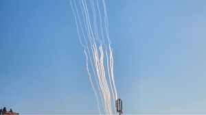 الصواريخ لحظة انطلاقها من قطاع غزة- إكس