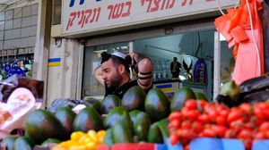 إمداد الاحتلال الإسرائيلي بالغذاء- جيتي