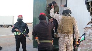 ألقى الجيش الأردني القبض على 15 مهربا في آخر عملية أمنية- الجيش الأردني 