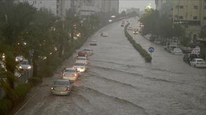 جدة شهدت هطول أمطار غزيرة ما أدى إلى سيول في عدد من المناطق- الأناضول 