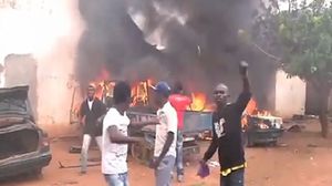 افراد مليشيات مسيحية تحرق مسجدا في نواحي بانغي - ا ف ب 