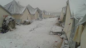 مخيم للاجئين السوريين في أورفا (تركيا) كما بدا الأربعاء بعد سقوط الثلوج (من الفيسبوك)