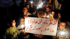 أطفال غزة يحتجون بطريقتهم على انقطاع الكهرباء (ارشيفية)