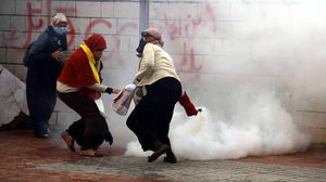طالبات مصريات يتعرضن لقنابل الغاز (ارشيفية) الاناضول