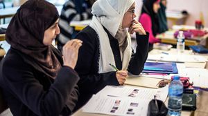 يتم تدريس اللغة العربية وفق نظام التعليم في فرنسا الذي يتيح تدريس اللغة الأم للتلاميذ - أرشيفية
