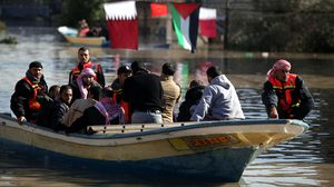 رفع الأعلام القطرية في غزة بعد منحة عاجلة لمواجهة الفيضانات الأسبوع الماضي