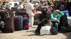 آلاف المغتربين مهددون بفقدان اقاماتهم في الخارج جراء اغلاق المعبر - عربي 21