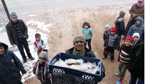 العاصفة الجوية الاخيرة فاقمت معاناة السوريين بالبرد الشديد - الاناضول