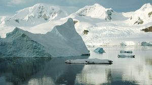 جبال ثلجية في القارة القطبية الجنوبية - أرشيفية