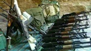 أسلحة استولى عليها مسلحو القبائل من الحوثيين في معارك سابقة - عربي21