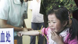 طلاب يتلقون علاجا وقائيا في الصين بسبب حالات التسمم - أرشيفية