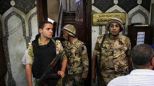 احتجاز مؤيدين لمرسي داخل مسجد الفتح بالقاهرة لعدة ساعات - ا ف ب