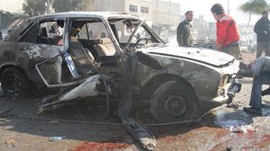 سيارة مدمرة بفعل البراميل المتفجرة في حلب ومقتل راكبيها - الأناضول