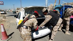 جنود يمنيون على حاجز عسكري - (أرشيفية)