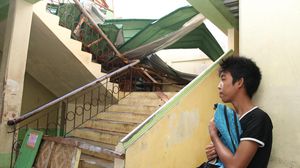معلمون يسعون لتحسين الحالة النفسية للطلاب بالفلبين بعد اعصار هايان - الأناضول