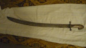 إحدى السيوف التي تم إعادتها بعد سرقتها من المتحف- ا ف ب - أرشيفية