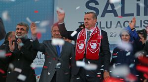  أردوغان خلال مراسم افتتاح مشاريع ببلدة "صالحلي" في ولاية مانيسا التركية - الاناضول