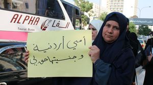 جانب من اعتصام نفذته حملة أنا أمي أردنية وجنسيتها حق لي في عمان