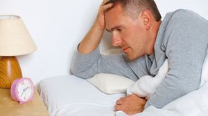 نصح الباحثون من يعانون من انقطاع التنفس أثناء النوم، بأن يبادروا بزيارة الطبيب المعالج-تعبيرية