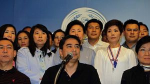 نواب المعارضة التايلاندية يستقيلون بشكل جماعي من البرلمان - ا ف ب