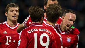 فريق بايرن ميونيخ يحتفل بتسجيله هدفا على فريق فيردر بريمن في 7 كانون الاول/ديسمبر 2013