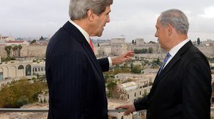 كيري لا يفتأ يقنع الإسرائيليين بأنّ واشنطن تتعهد بالمحافظة على أمنهم  -  الأناضول