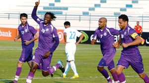 لاعبو الذيد يحتفلون بالتأهل إلى ربع نهائي الدوري الإماراتي - ا ف ب