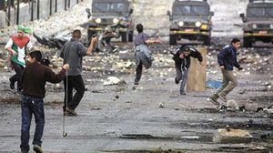 شبان فلسطينيون يتصدون لتوغلات الاحتلال بالحجارة - أرشيفية