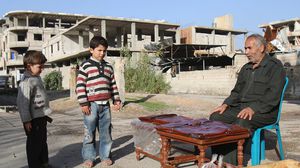 سكان الغوطة لجأوا لتحويل المشمش إلى قمر الدين المجفف لتناوله في الشتاء - الأناضول