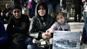 لاجئون سوريون يتظاهرون في أثينا للمطالبة بتحسين أوضاعهم - أ ف ب