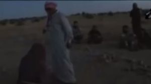 مشاهد بثها عناصر من الدولة الإسلامية لعملية رجم سيدة - يوتيوب