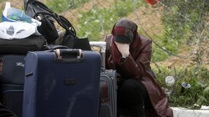 ازدحم آلاف الفلسطينيين منذ فجر الاثنين بعد فتح السلطات معبر رفح - الأناضول