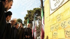 مسؤولون إيرانيون خلال تدشين النصب التذكاري - إيرنا