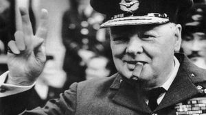 يعتبر البريطانيون تشرشل بطلا قوميا بسبب دوره في الحرب العالمية الثانية