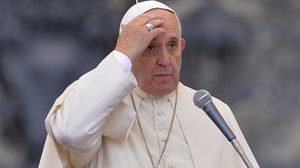 البابا: ليس بمقدوري استخدام أجهزة الكمبيوتر ..يا له من شيء مثير للحرج. أليس كذلك؟ - أ ف ب