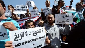 صحفيون مصريون يعتصمون احتجاجا على الاعتداء على زملائهم - أ ف ب