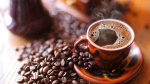  العديد من الأشخاص يعتمدون على شرب القهوة في الصباح من أجل الحصول على الطاقة والنشاط