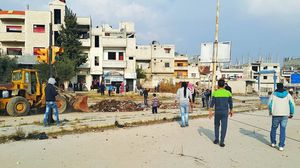 خروج مدنيين من حي الوعر في حمص بموجب اتفاق بين النظام والمعارضة- عربي21
