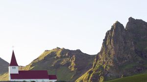 أيسلندا تعد من أكثر الوجهات السياحية شهرة عند السياح الأجانب- أ ف ب