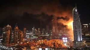 اندلاع حريق مهول بفندق "العنوان" قرب برج خليفة الدولي بدبي - تويتر